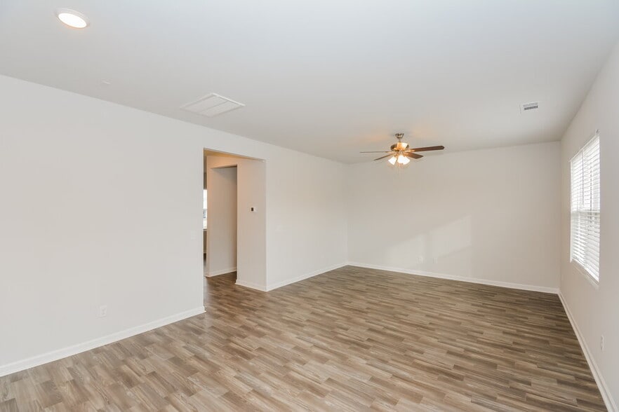 Building Photo - 622 Samuel