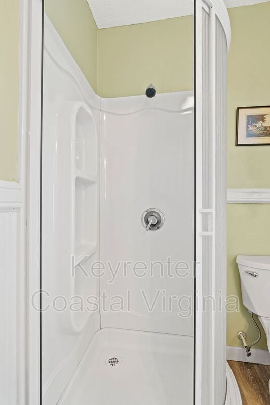 Building Photo - 338 Main St