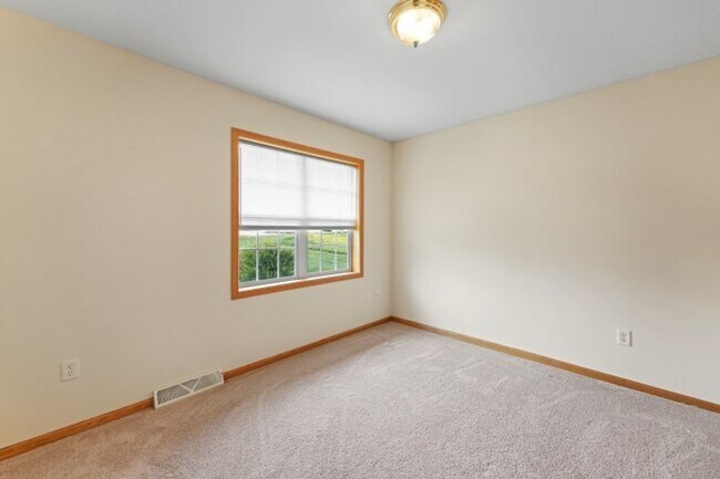 Building Photo - 612-614 Meadow View Rd