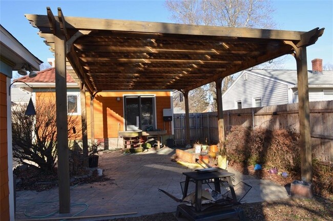 Building Photo - 72 Benedict Rd