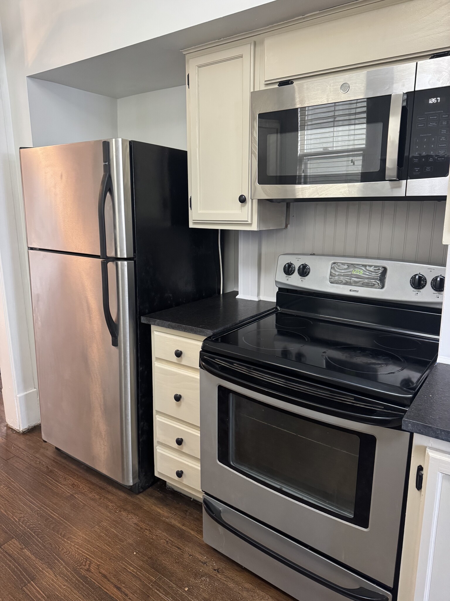 Kitchen - 509 Thorn Pl