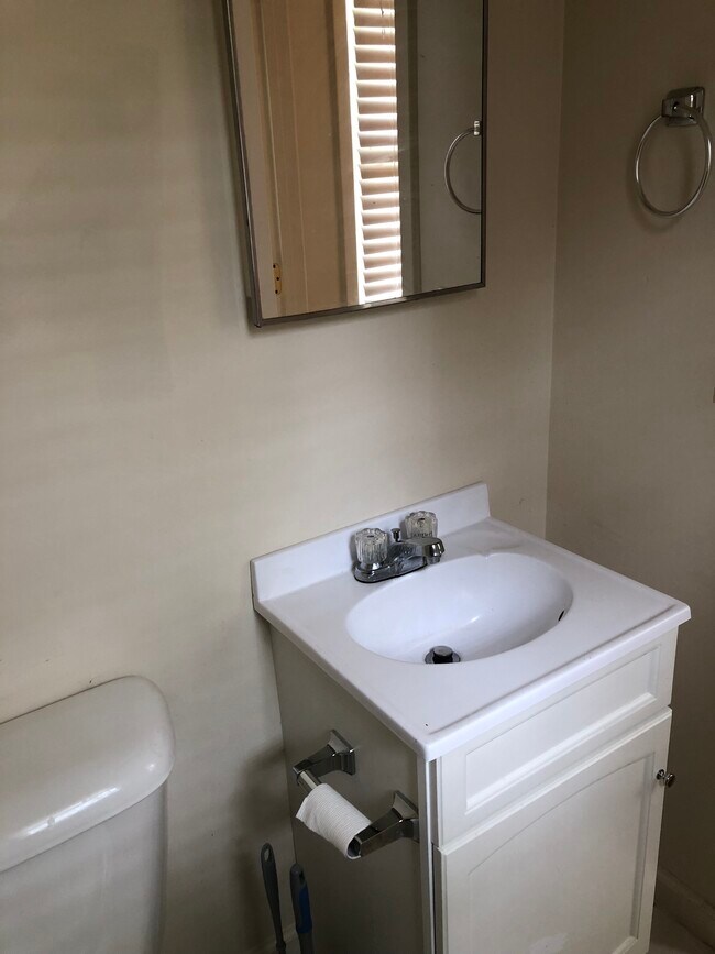 Building Photo - 5206 Sardou Rd