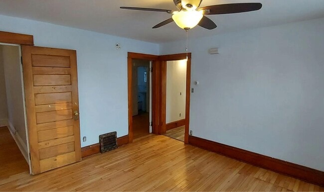 Building Photo - 916 Aurora Ave