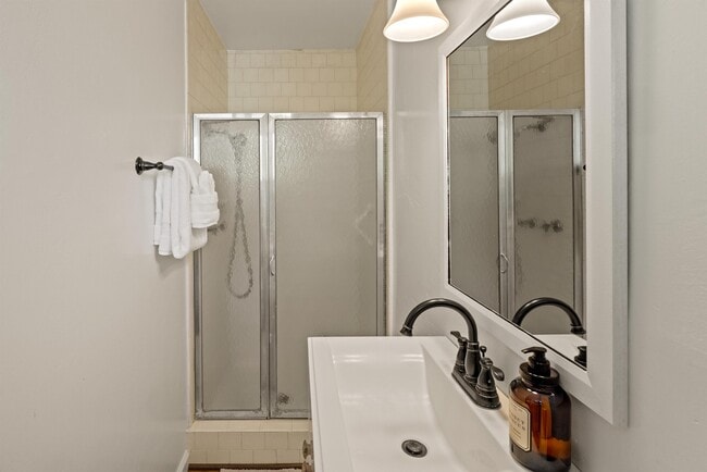 Building Photo - 1571 David Ave