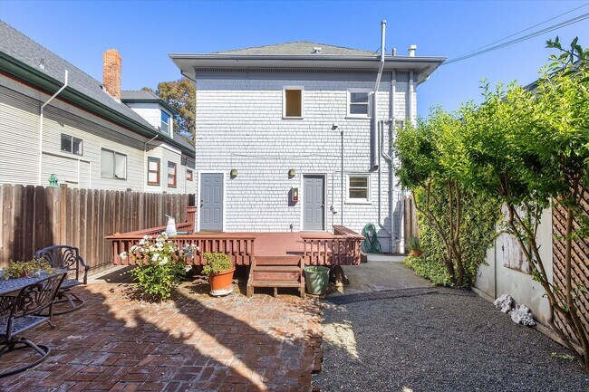 Building Photo - 1087 Park Ave