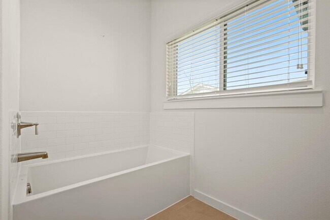 Building Photo - 8904 Parker Ranch Cir