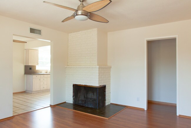 Building Photo - 8823 E Greenwood Ave