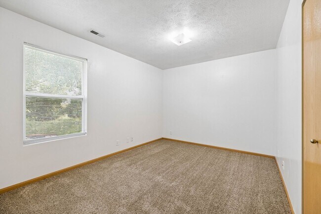 Building Photo - 600-602 Lamont