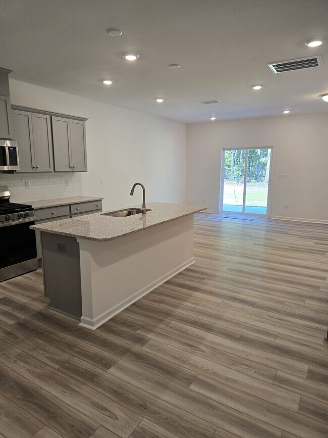 Building Photo - New Construction 3BR/2.5BA Townhome in Monroe