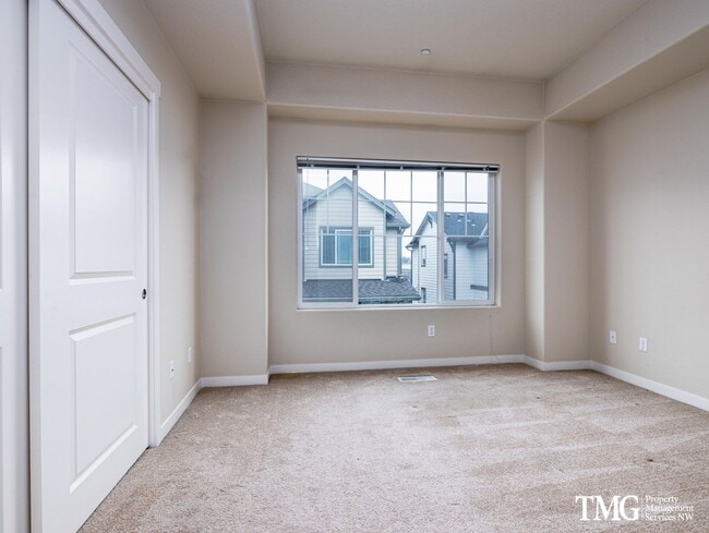 Building Photo - Beautiful 2br/2ba Townhome in Great Wilsonville Location!