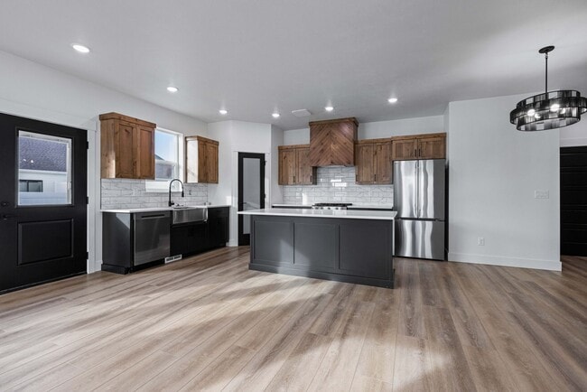 Building Photo - NEW BUILD 3-BED, 2-BATH UPSTAIRS DUPLEX UN...