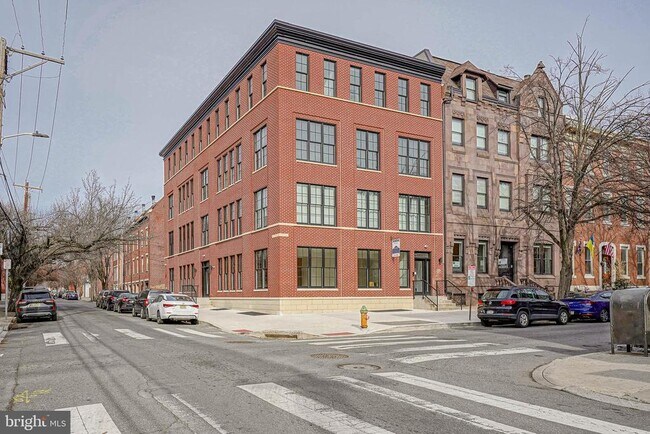 Building Photo - 1921 Green St