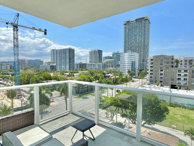 Building Photo - 321 NE 26th St