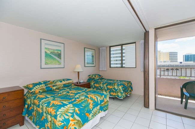 Building Photo - Royal Kuhio 1b1b1parking Fully Furnished i...