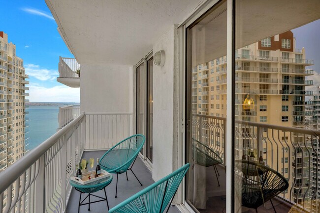 Building Photo - 1200 Brickell Bay Dr