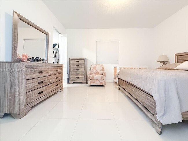 Building Photo - 17931 SW 152nd Ave