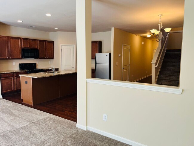 Building Photo - Wow! Check out this charming 3-bedroom, 2....