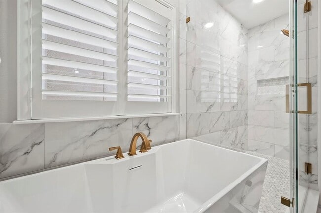 Building Photo - 11025 Upland Forest Dr