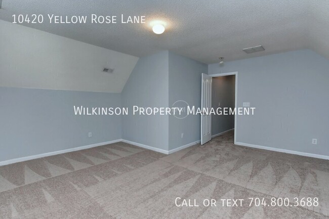 Building Photo - 10420 Yellow Rose Ln