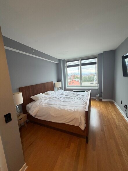 Building Photo - 600 12th St