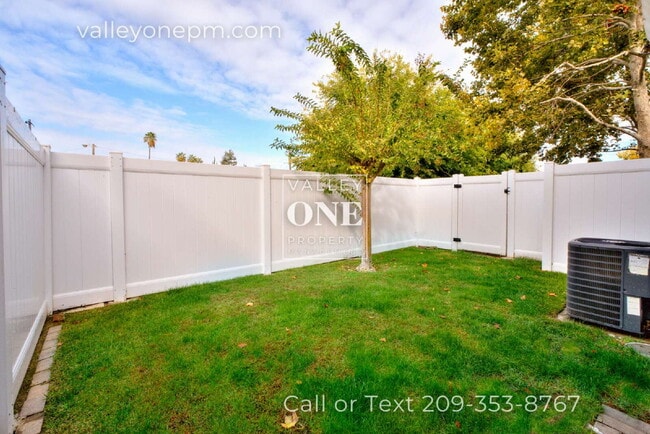 Building Photo - Rare vacancy opportunity in Turlock's finest and most desirable townhome complex!