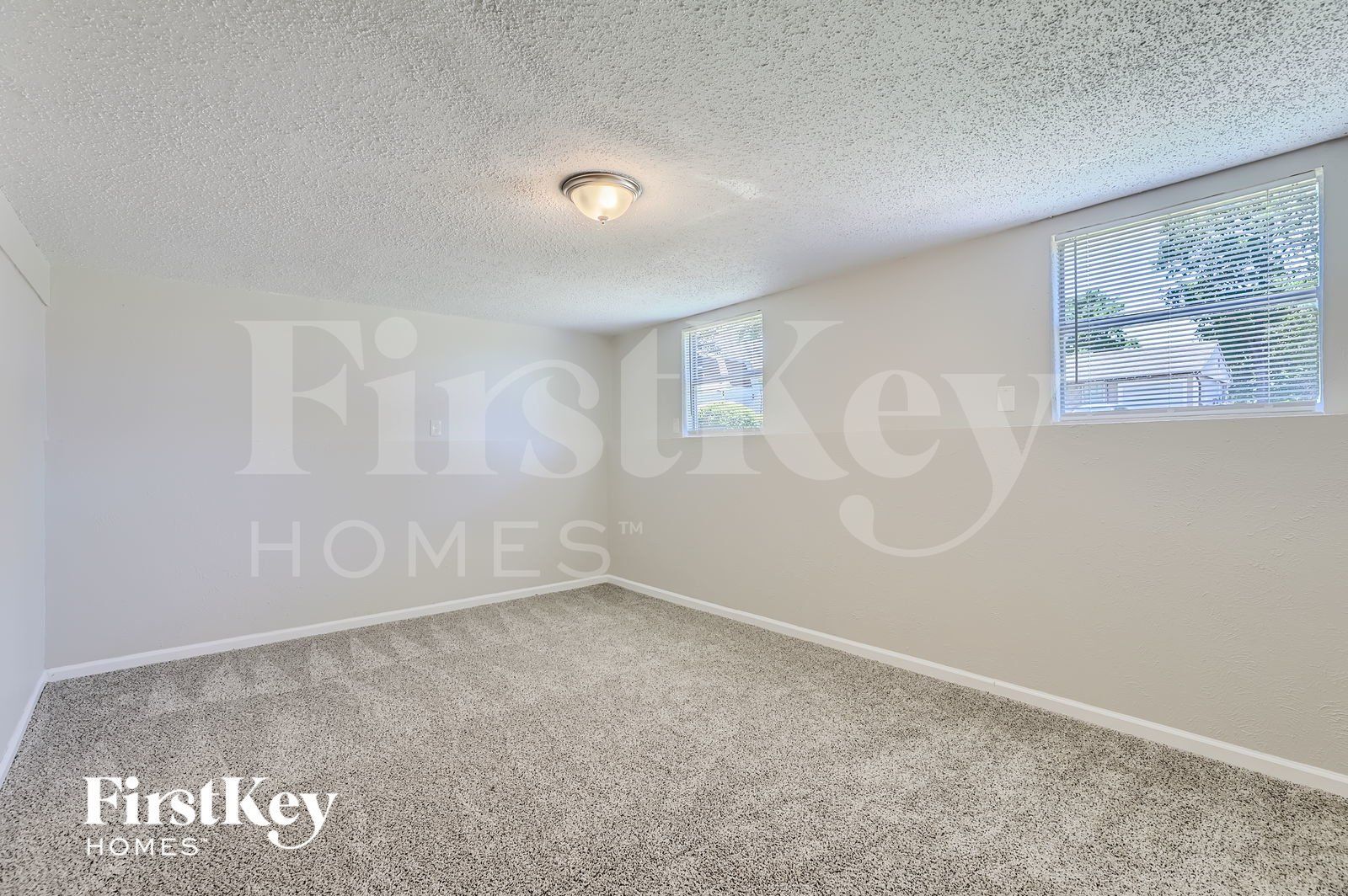 Building Photo - 917 Montclair Dr