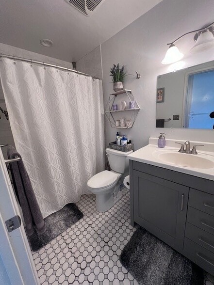 Building Photo - 1676 Maple Ave