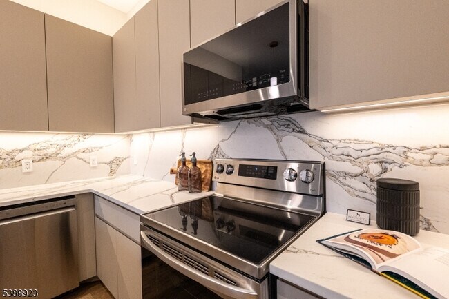 Building Photo - 1722 Springfield Ave