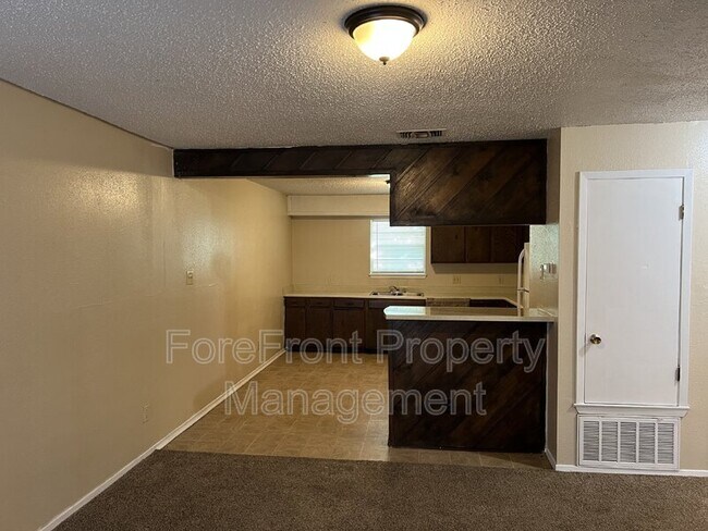 Building Photo - 105 Smith Ln