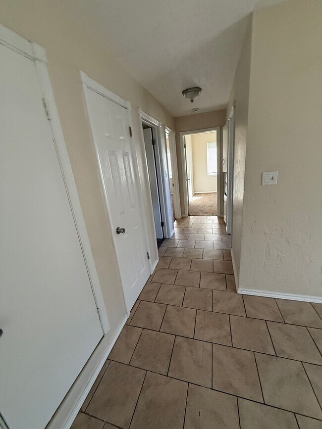 Building Photo - 2312 NW 46th- $200 OFF THE FIRST MONTH!