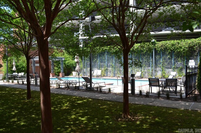 Building Photo - 315 Rock St