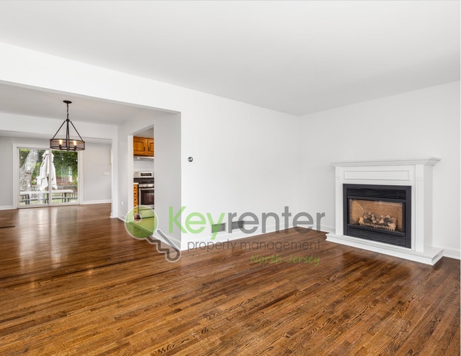 Building Photo - Charming Clifton Cape on a Tree-Lined Stre...