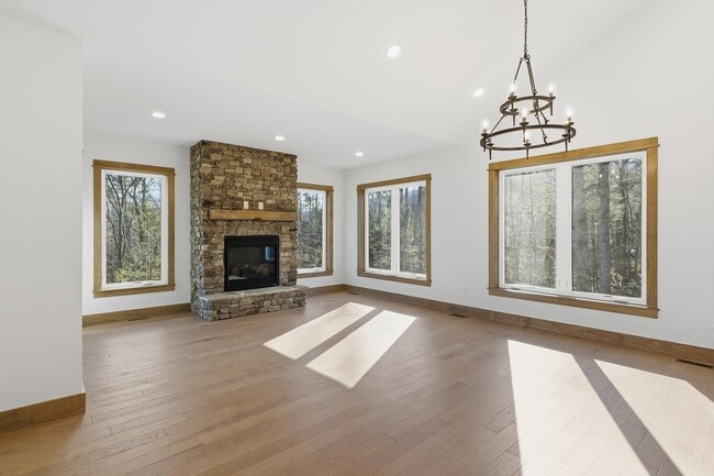 Building Photo - 106 Fairway Cir