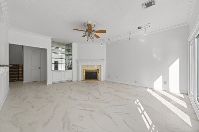 Building Photo - 2431 Parkwood Ln