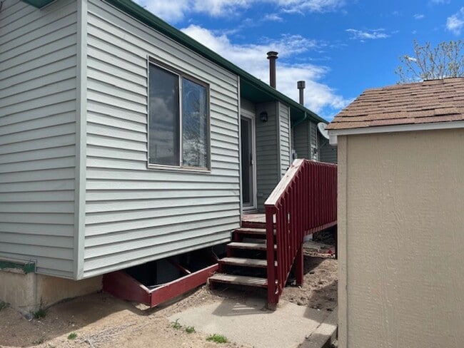 Building Photo - House For Lease