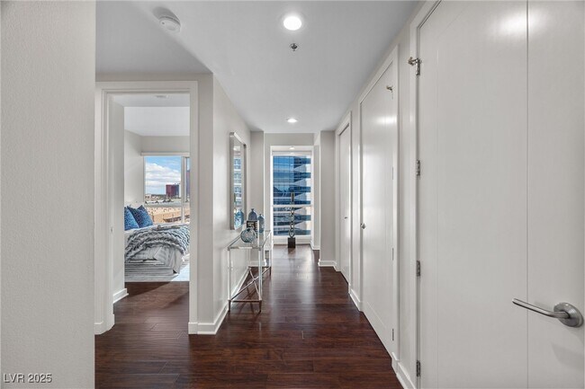 Building Photo - 4525 Dean Martin Dr