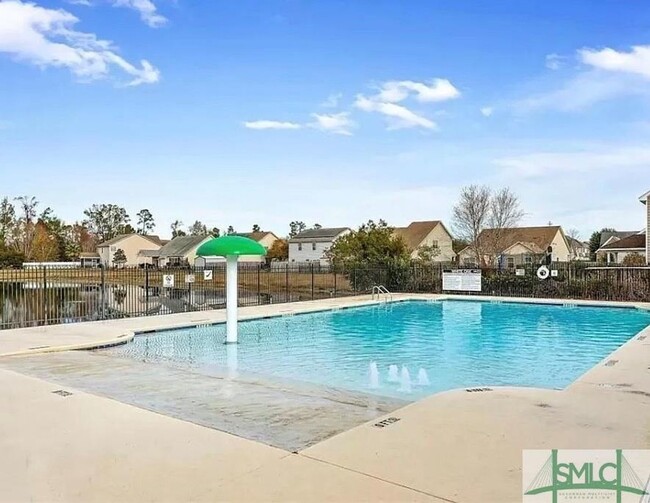 Building Photo - 4 bed 2.5 bath home!