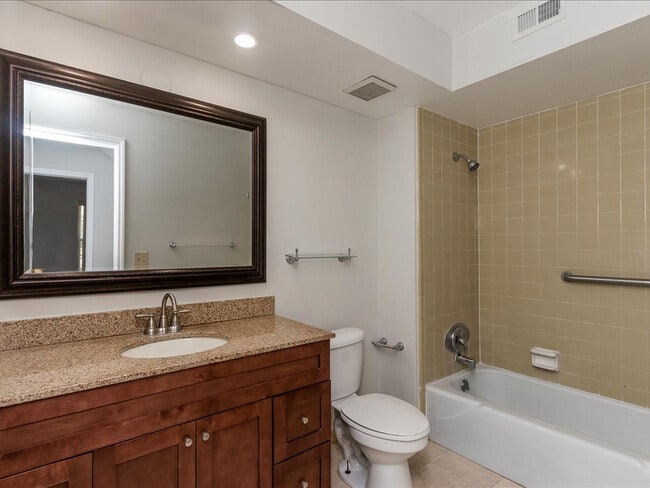 Building Photo - Single Family Pool Home Excellent Location