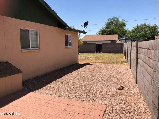 Building Photo - 1862 S Buena Vista Dr