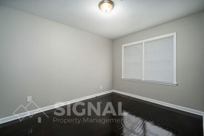 Building Photo - 504 Annie Laura Dr