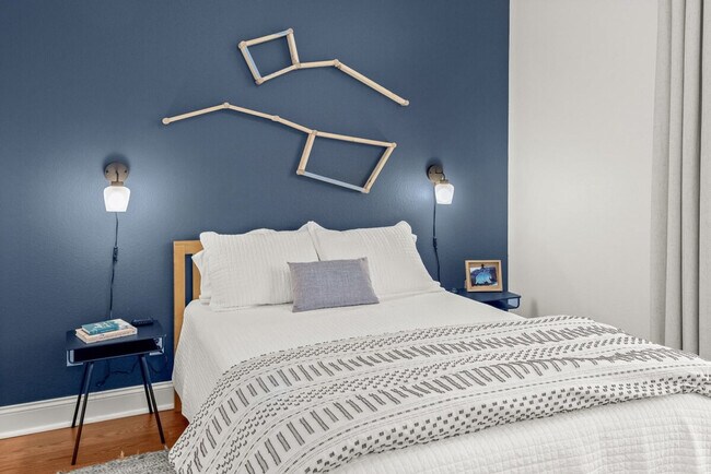 Building Photo - 1802 NW Mustang Ave