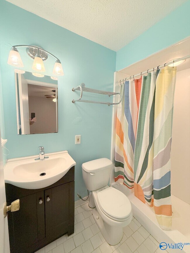 Building Photo - 2509 Excalibur Dr SE
