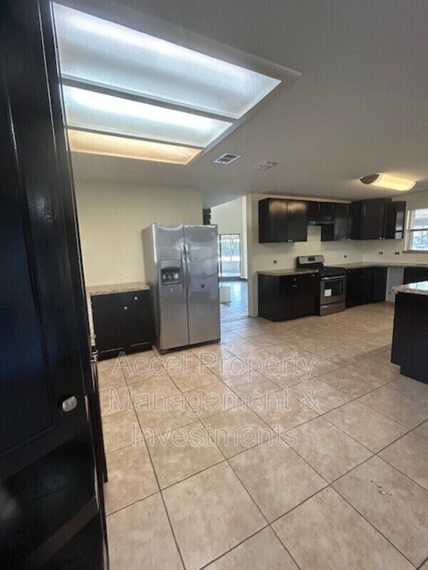 Building Photo - 1416 Grovewood Dr