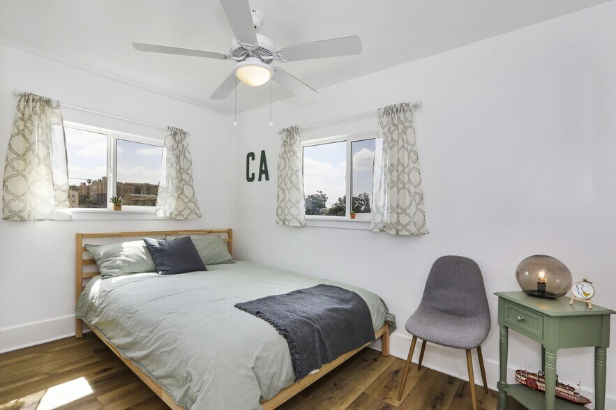 Building Photo - 3220 E 6th St