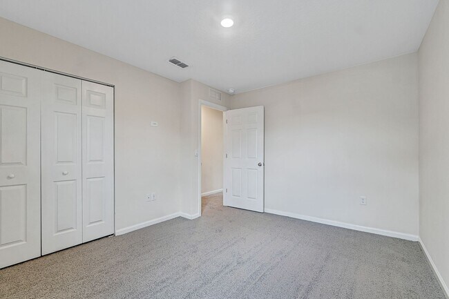 Building Photo - 920 Observatory Pkwy