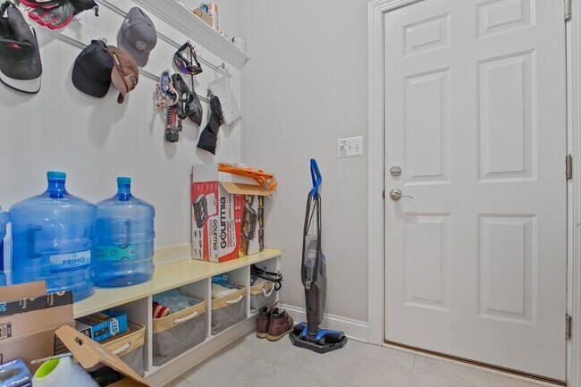 Building Photo - 9366 Alder Dr