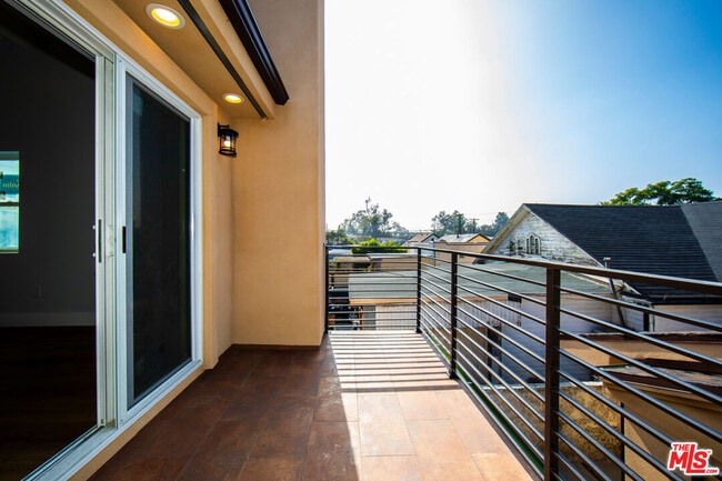 Building Photo - 2210 S Harcourt Ave