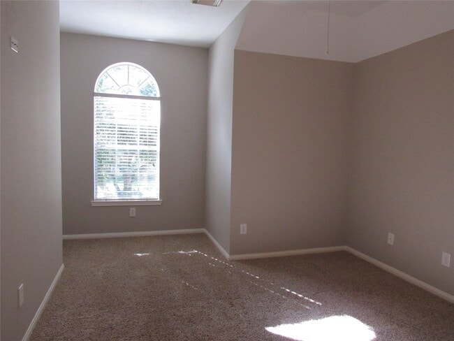 Building Photo - 3519 Englewood Dr