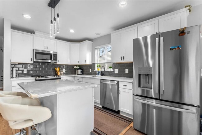 Building Photo - 9805 Newburgh Rd