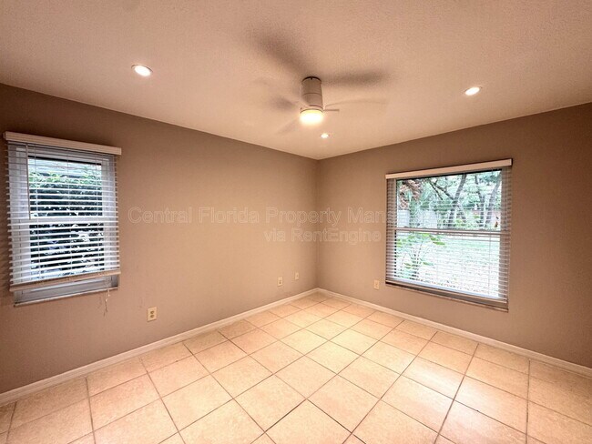 Building Photo - 721 Endeavour Dr S